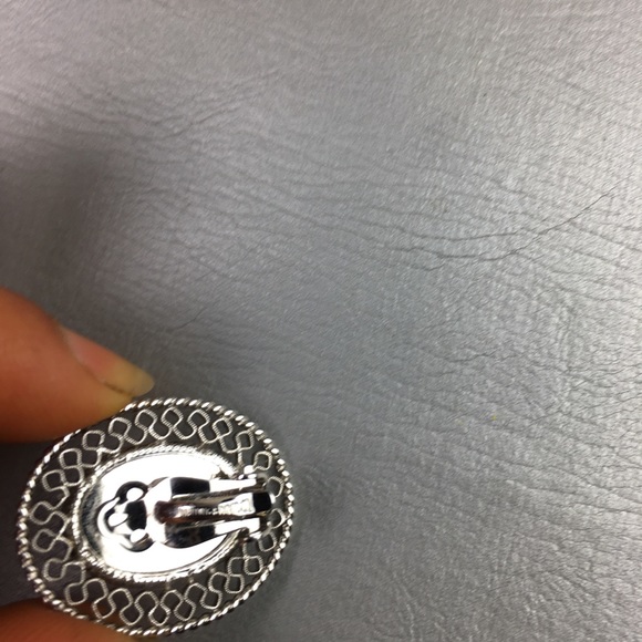 Whiting and Davis vintage silver cameo earrings - Picture 8 of 10